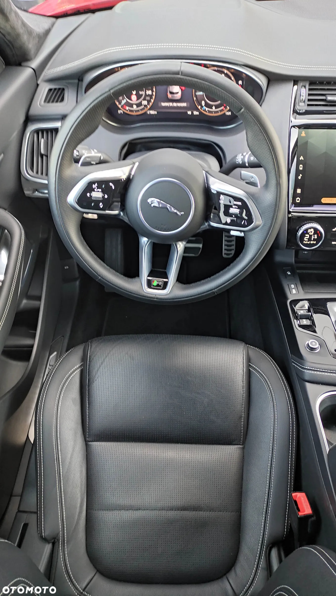 Jaguar E-Pace 2.0 i4D AWD R-Dynamic SE - 13