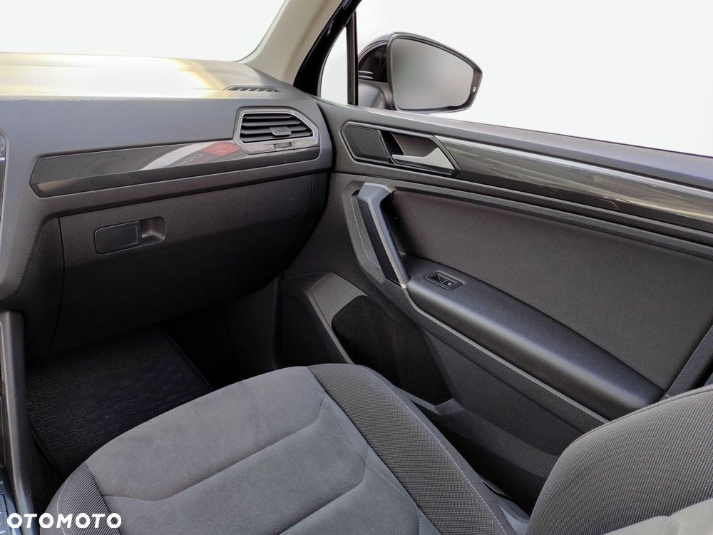 Volkswagen Tiguan - 24