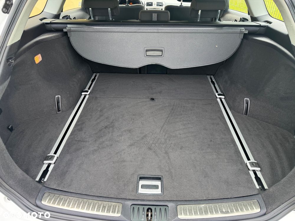 Toyota Avensis 1.8 Luna - 28