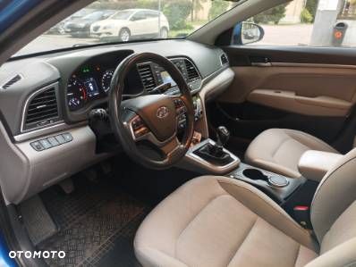 Hyundai Elantra 1.6 CRDi Premium - 6