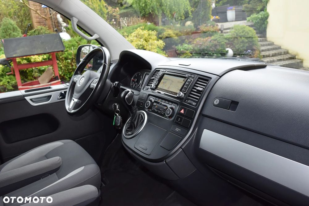 Volkswagen Multivan - 11