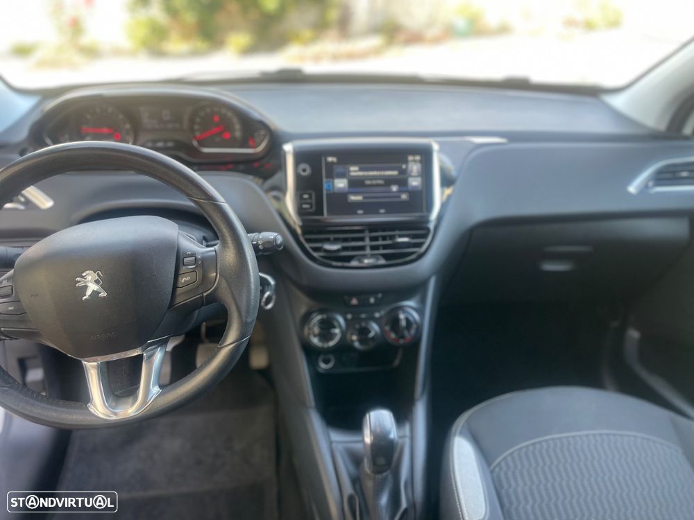 Peugeot 208 ver-1-2-puretech-style - 32