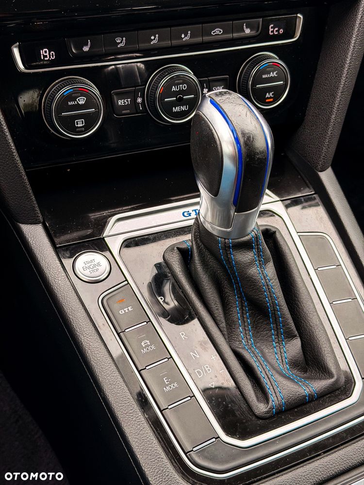 Volkswagen Passat - 11