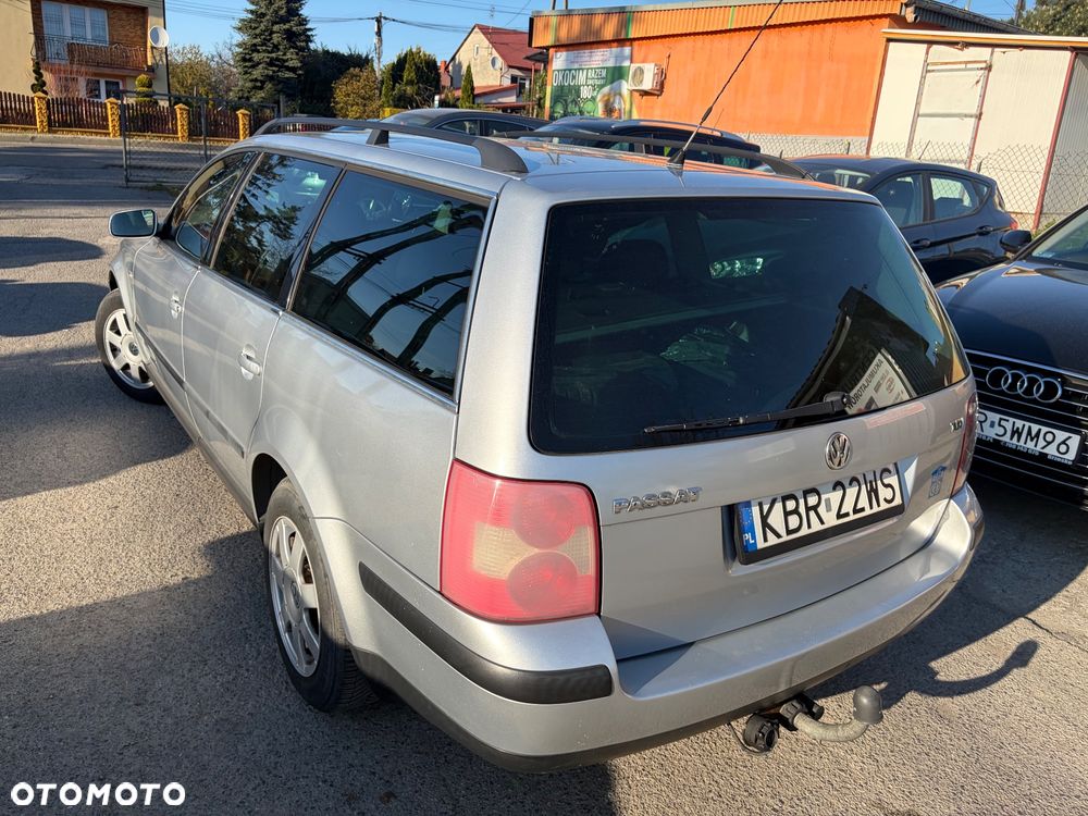 Volkswagen Passat 1.9 TDI Comfortline Family - 9
