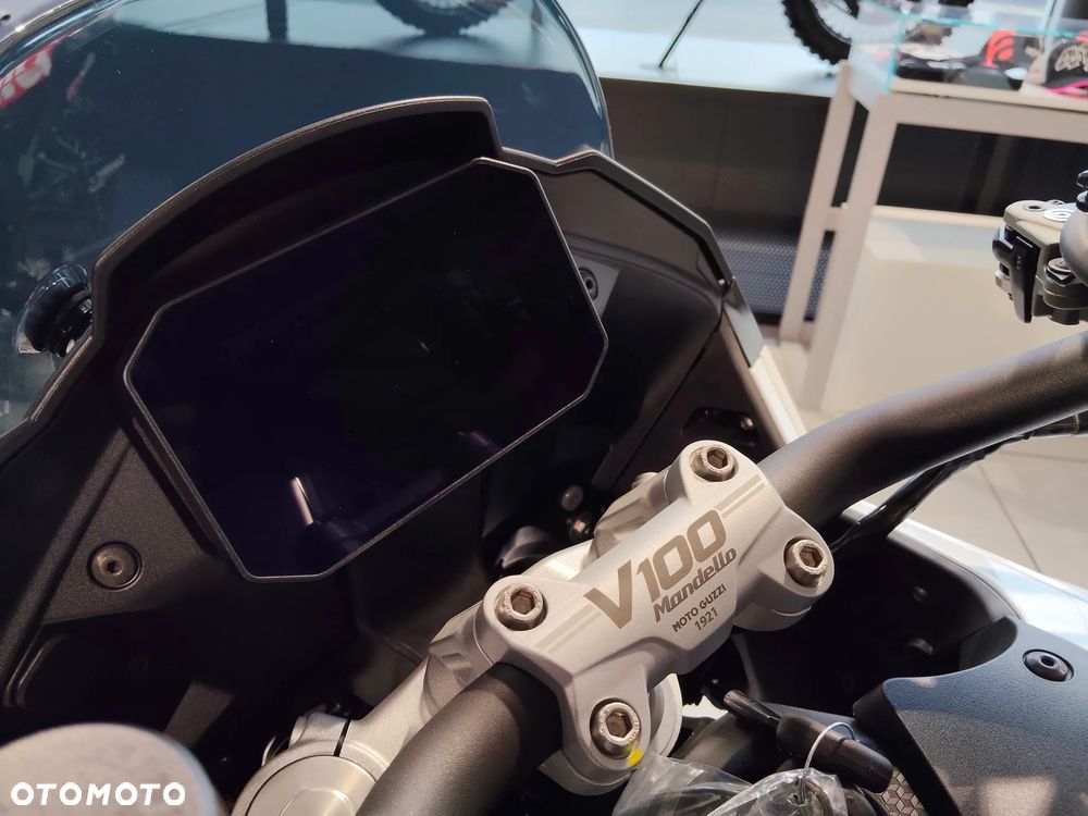 Moto Guzzi V100 Mandello - 8