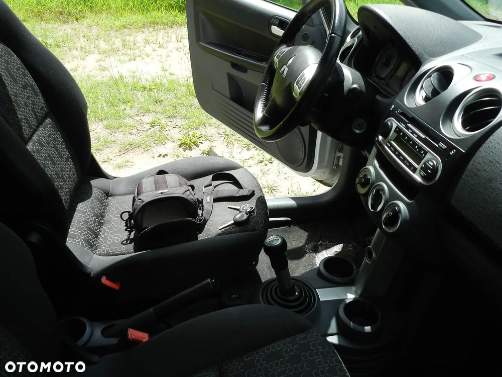 Mitsubishi Colt - 15