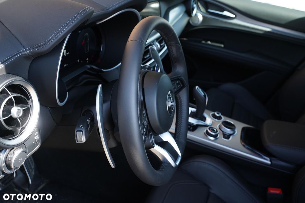 Alfa Romeo Stelvio 2.0 Turbo Veloce Q4 - 11