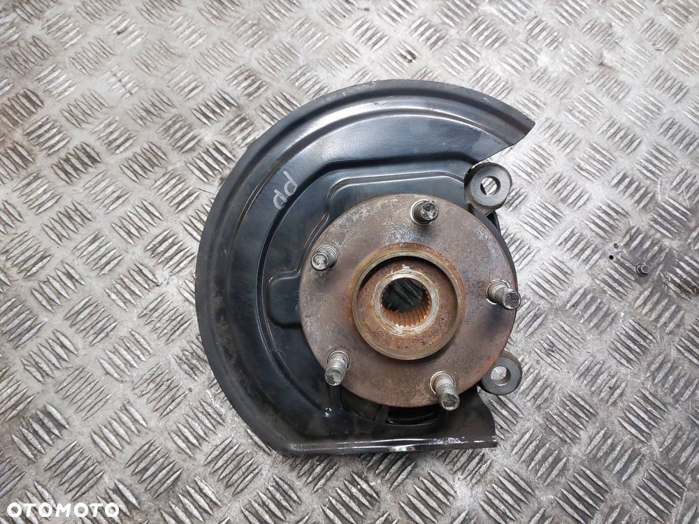 PIASTA ZWROTNICA PRAWY PRZÓD + CZUJNIK ABS NISSAN PULSAR C13 1.5 DCI - 1