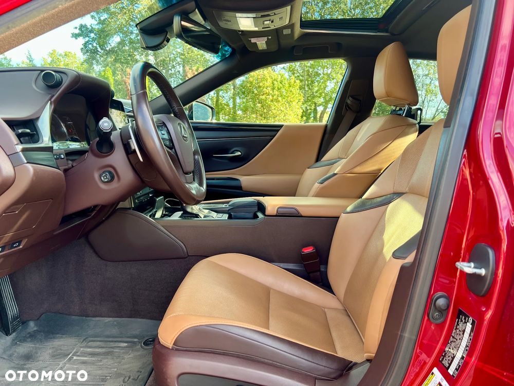 Lexus ES 300h F Sport - 28