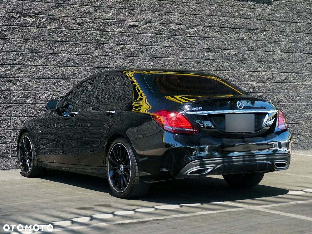 Mercedes-Benz Klasa C 300 9G-TRONIC AMG Line - 4