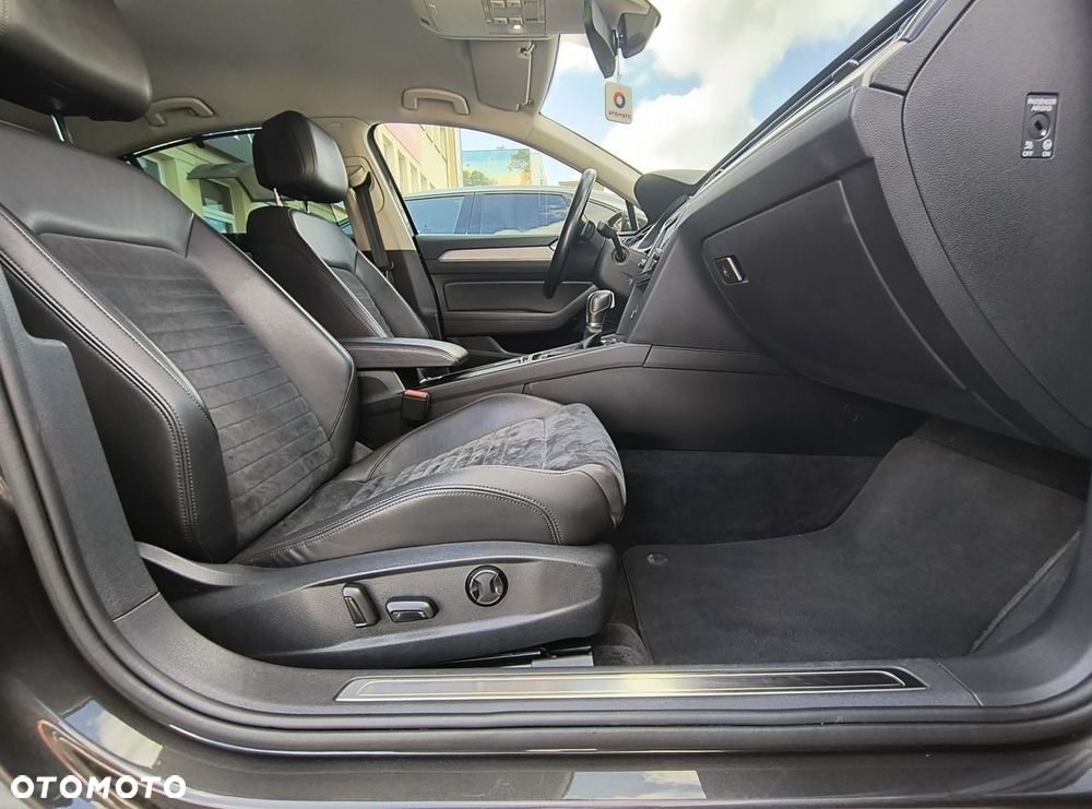 Volkswagen Passat 2.0 TSI BMT 4Mot Highline DSG - 25