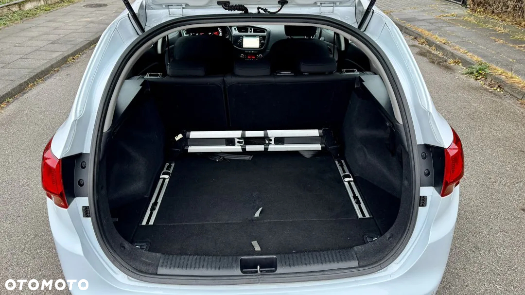 Kia Ceed 1.4 CVVT SW Dream-Team Edition - 38