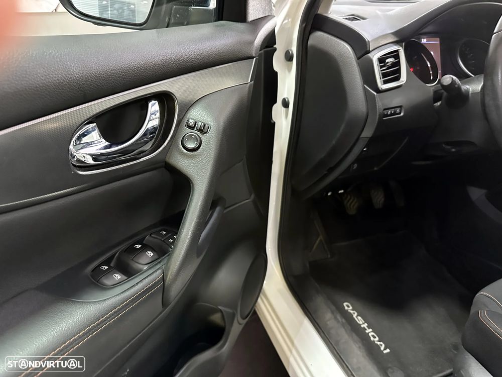 Nissan Qashqai 1.3 DIG-T N-Connecta J18 - 21