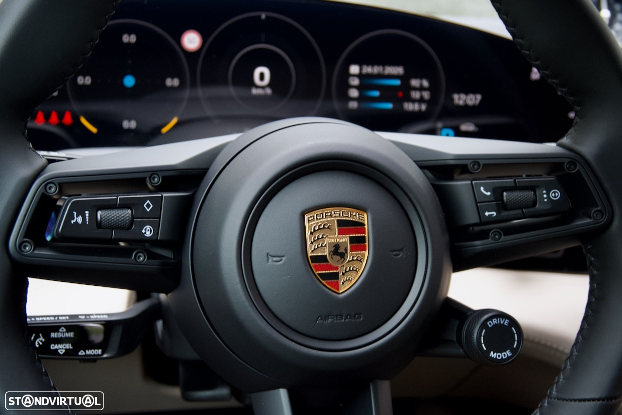 Porsche Taycan Cross Turismo 4S - 32