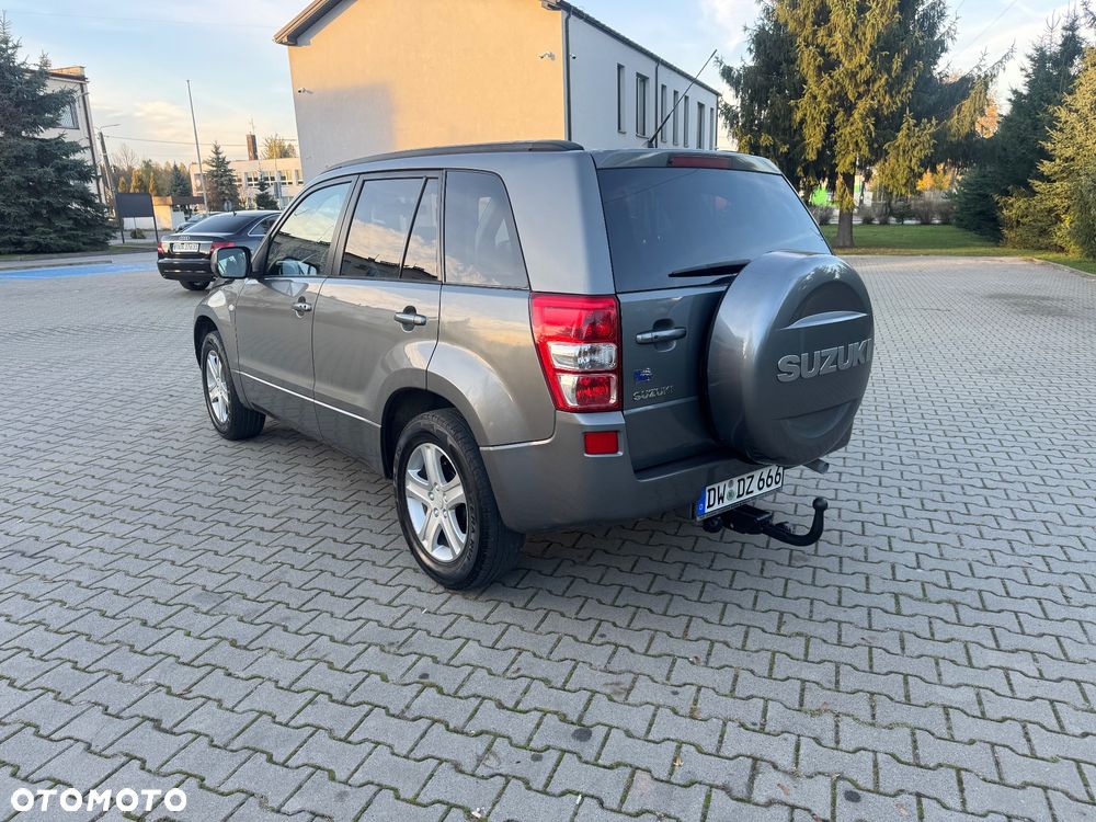 Suzuki Grand Vitara 2.0 Comfort + Family - 5