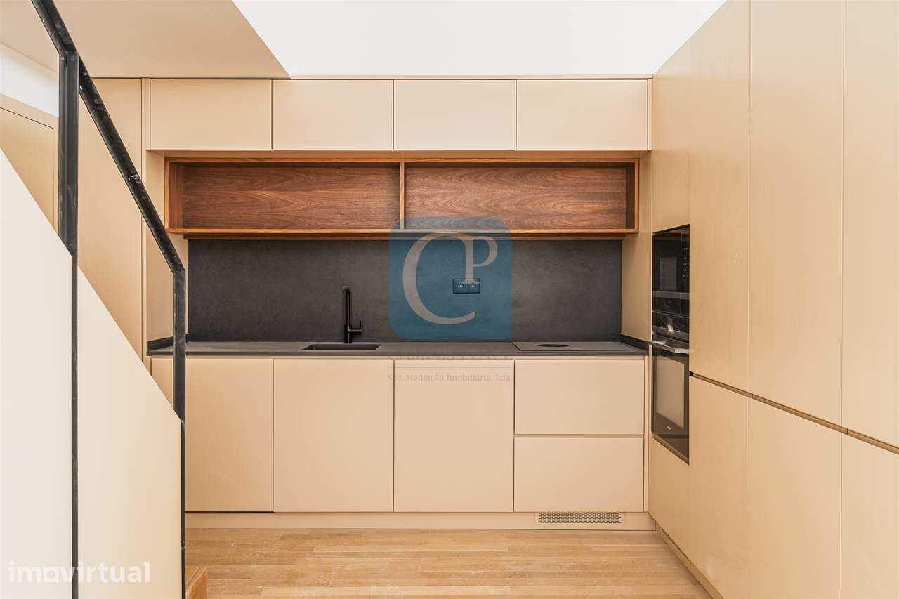 Apartamento T0+1 Duplex, junto à Praça da República, Porto - Grande imagem: 3/17