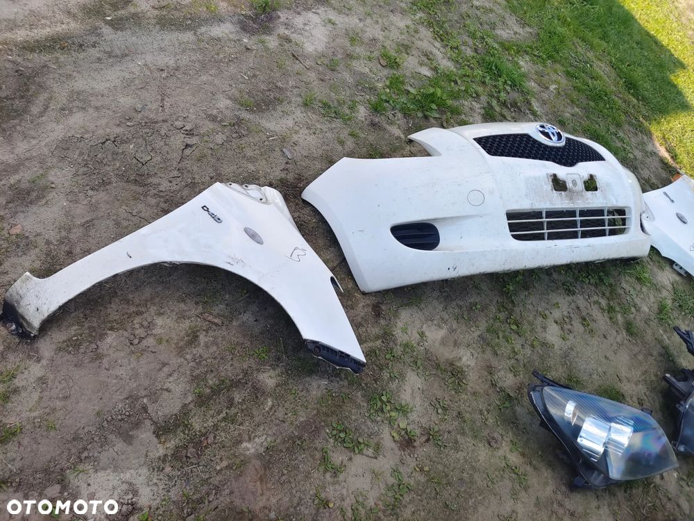 Toyota Yaris 2 błotnik przedni przód lewy prawy
