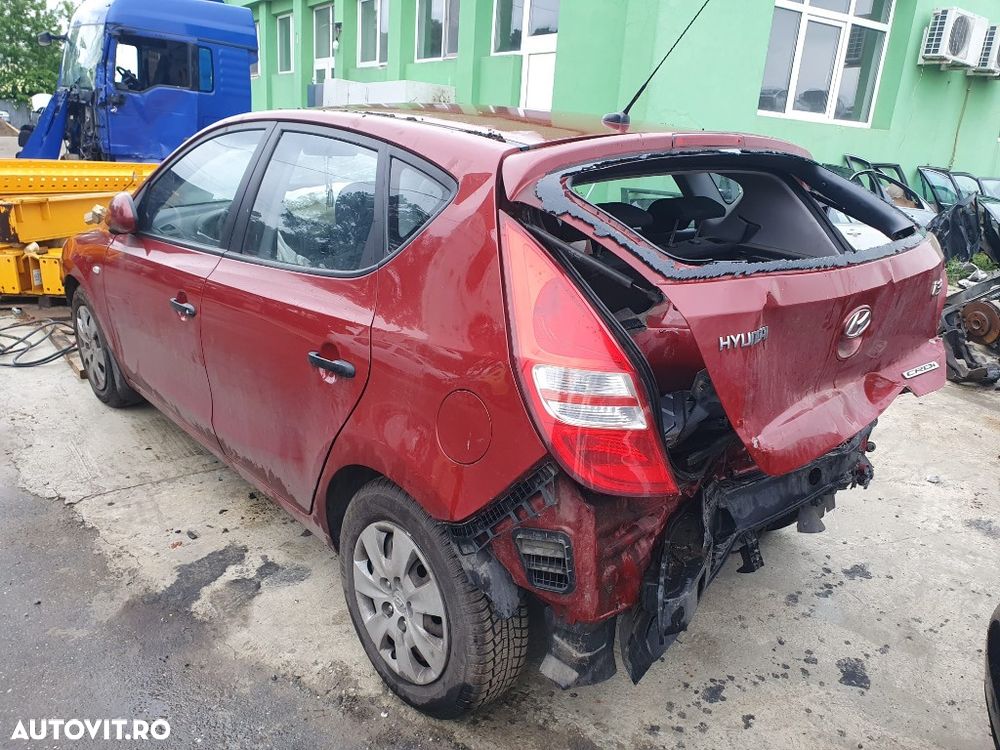 portiera usa stanga dreapta fata spate volan alternator electromotor compresor clima Hyundai i30 motor 1.6crdi dezmembrez - 4