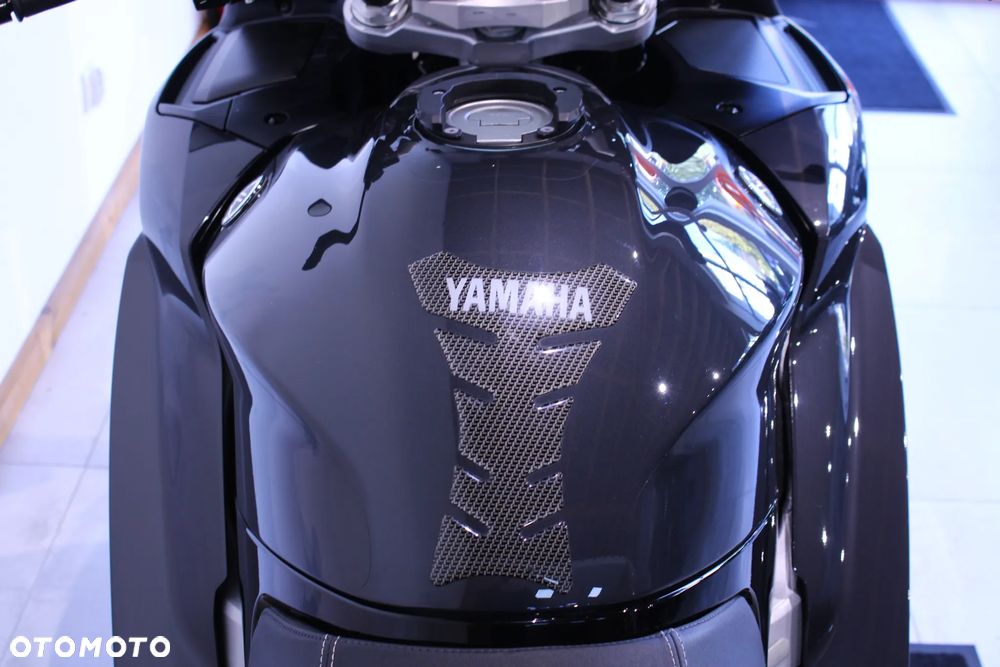 Yamaha FJR - 13