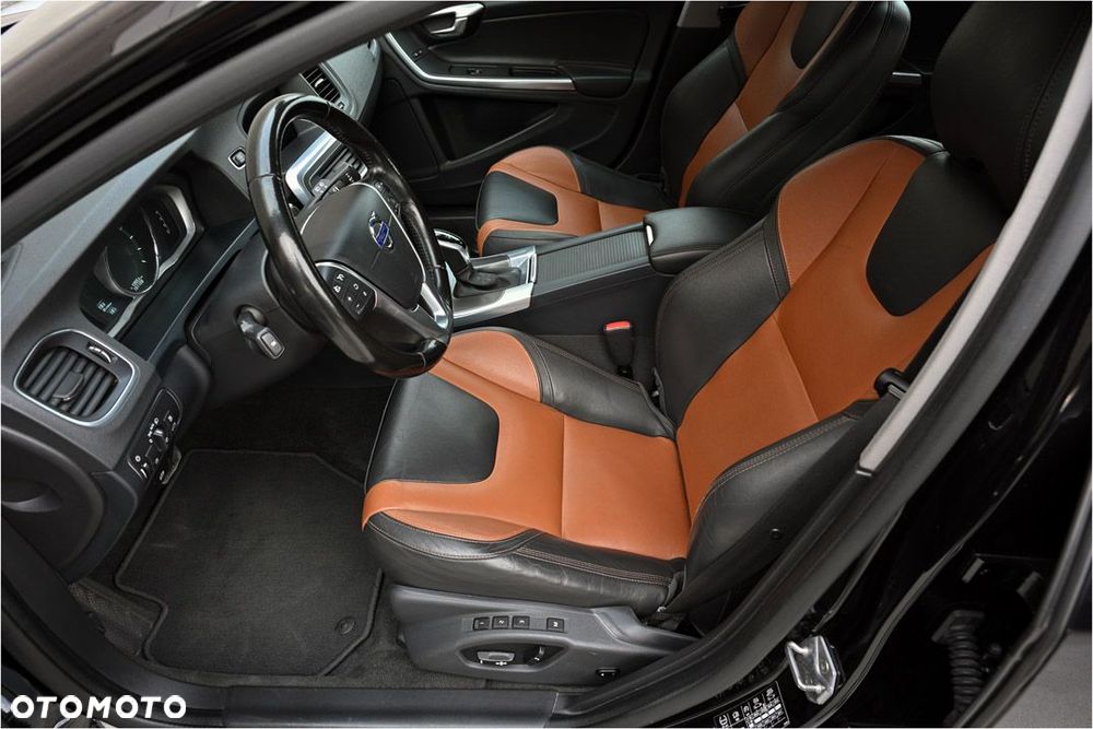 Volvo V60 Cross Country D4 Geartronic Summum - 17