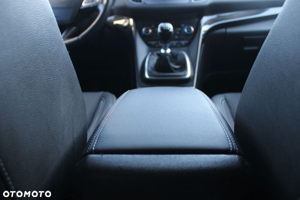 Ford Kuga - 29