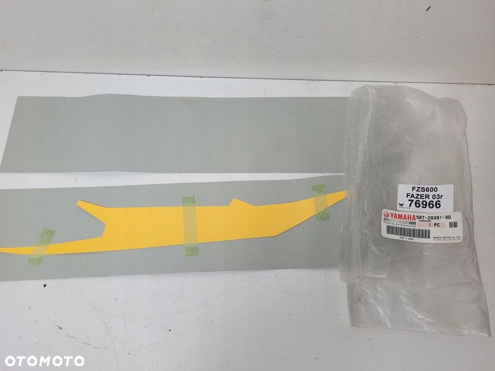 YAMAHA FZS 600 FAZER 2003r NAKLEJKA NA CZASZĘ LEWA - 1