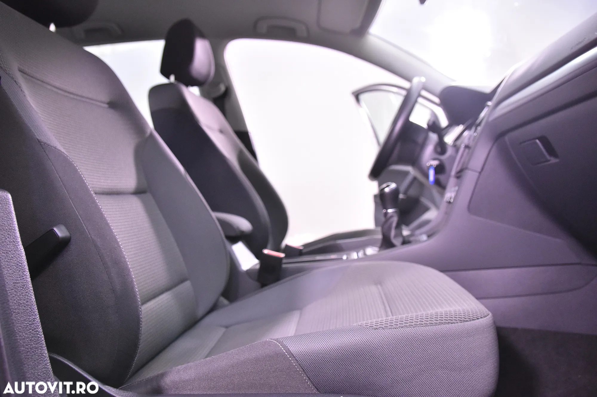 Volkswagen Golf - 11