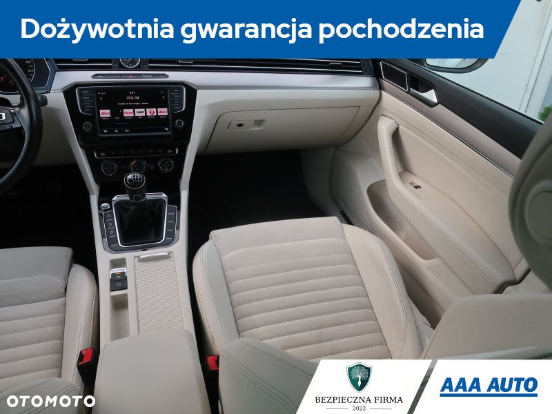Volkswagen Passat - 9