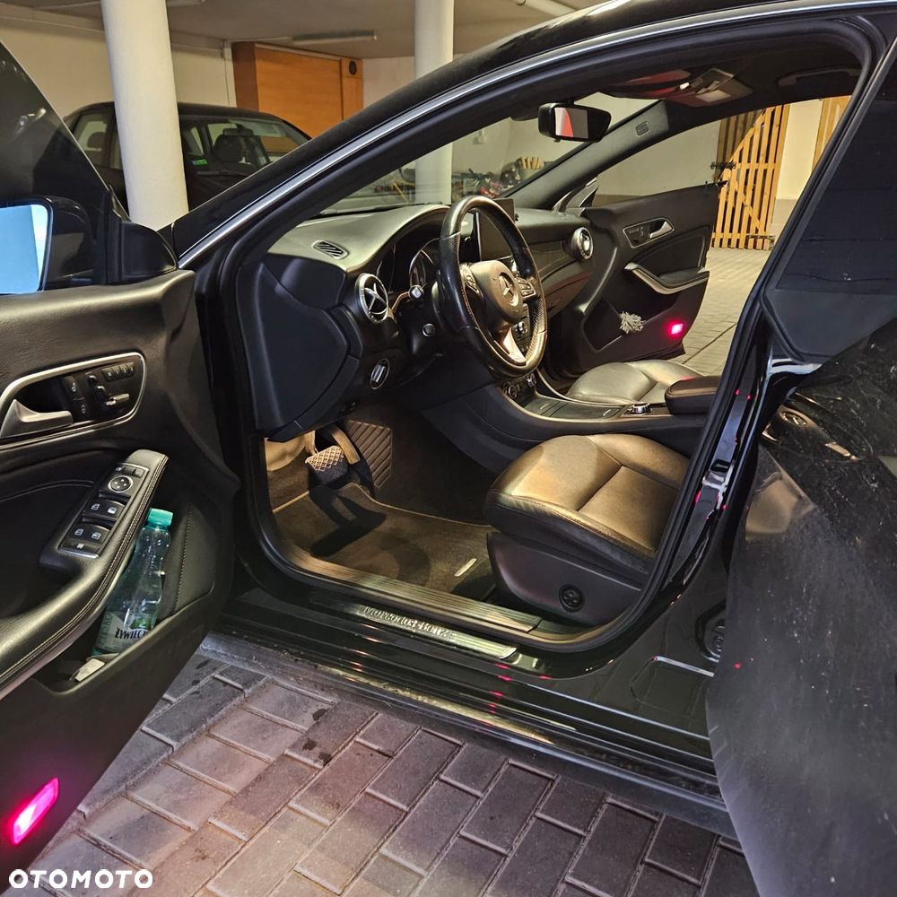 Mercedes-Benz CLA 250 4Matic 7G-DCT - 14