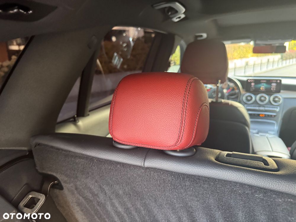Mercedes-Benz GLC 300 4Matic 9G-TRONIC AMG Line Advanced - 13