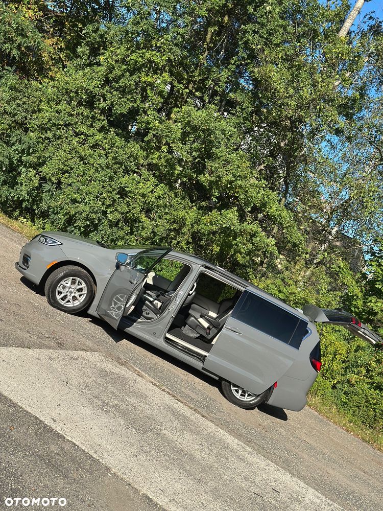 Chrysler Pacifica - 12