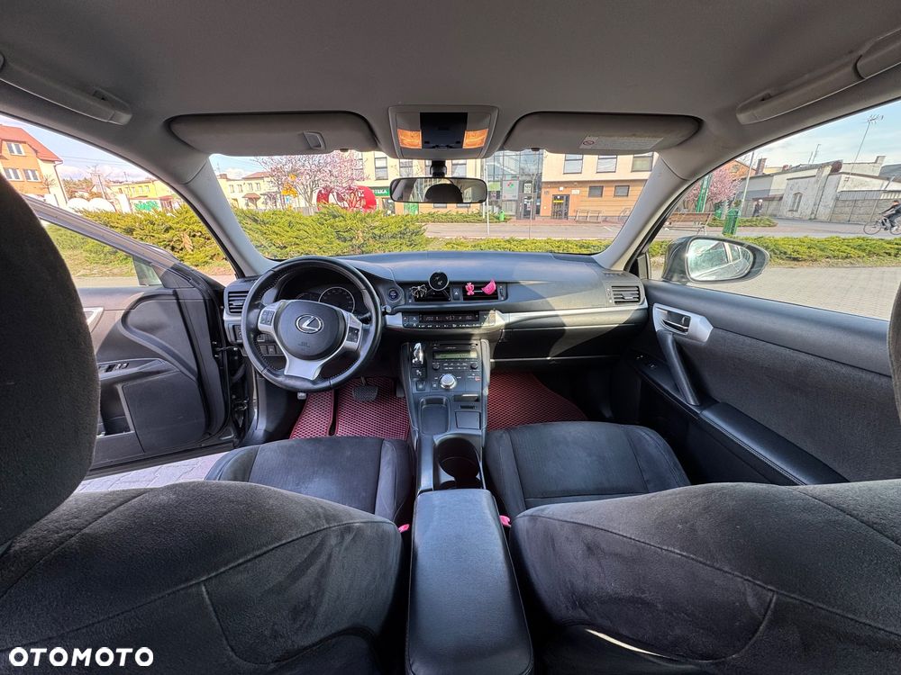 Lexus CT - 9