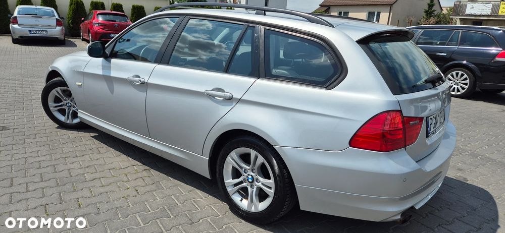 BMW Seria 3 318d DPF Touring Edition Lifestyle - 8