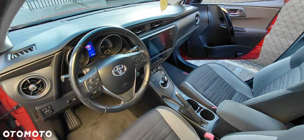 Toyota Auris Hybrid 135 Dynamic - 29