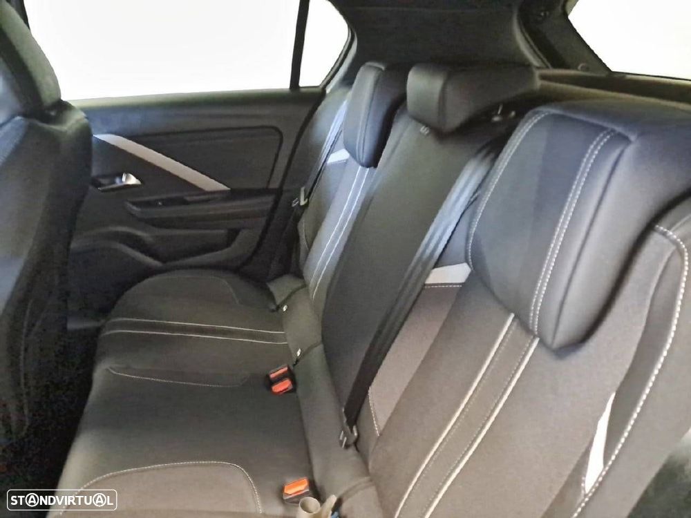 Opel Astra 1.2 T GS Aut. - 10