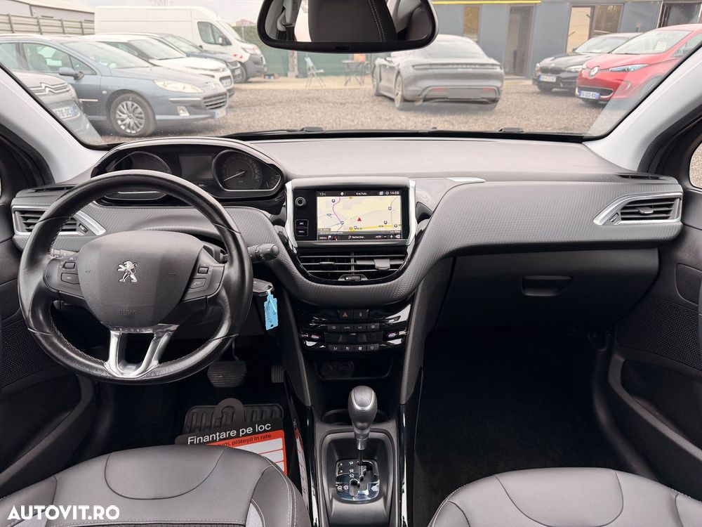 Peugeot 2008 PureTech 110 GPF Stop&Start EAT6 Allure - 12