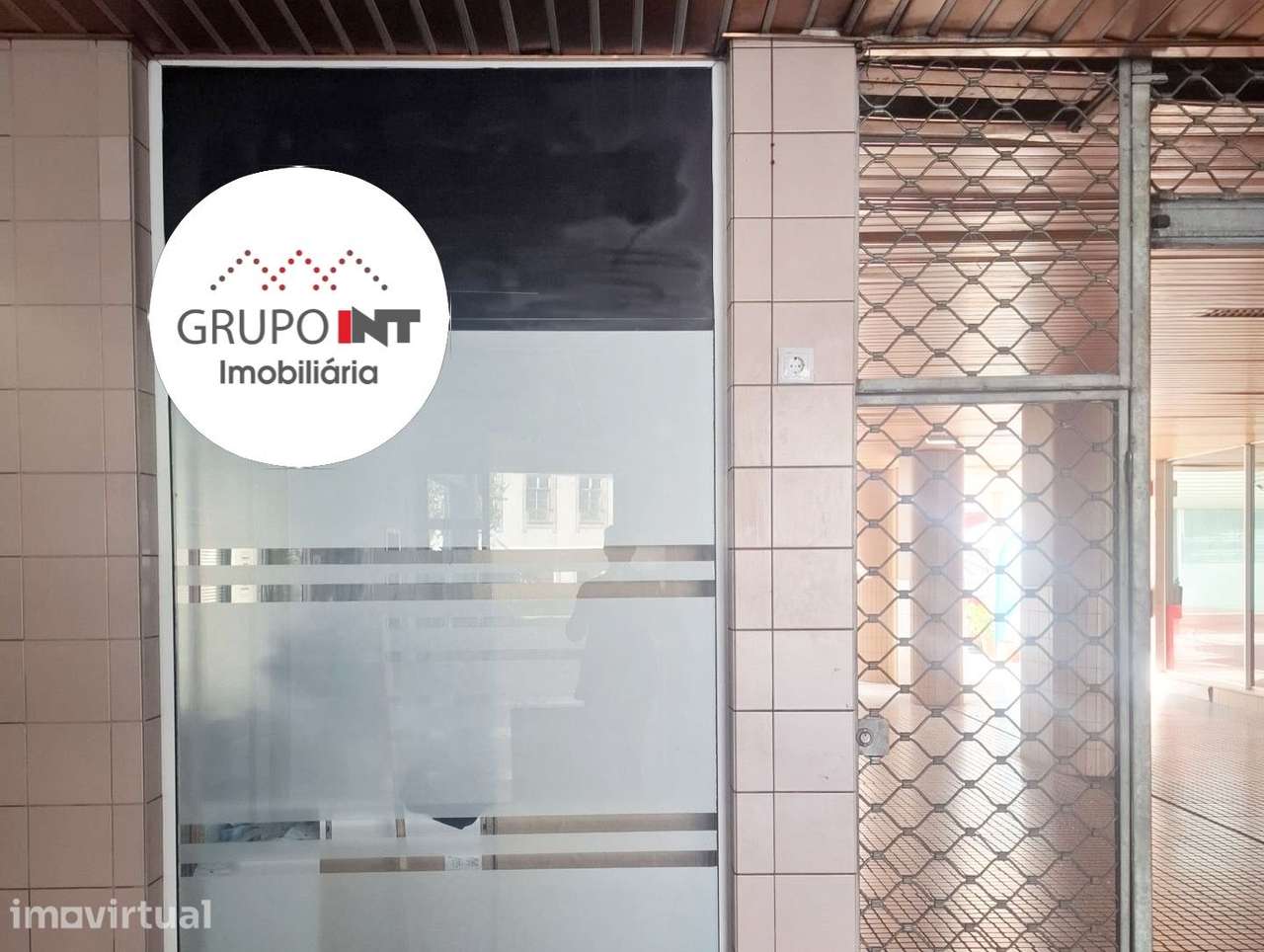 Loja para arrendar no Centro Comercial Cruz de Pedra em Braga - Grande imagem: 2/3