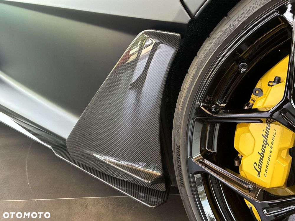 Lamborghini Revuelto - 11