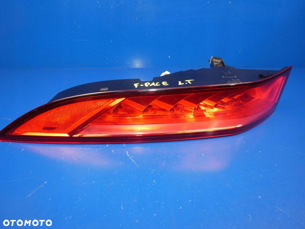 JAGUAR F-PACE X761 LAMPA LEWY TYŁ TYLNA LEWA W BŁOTNIK - 4