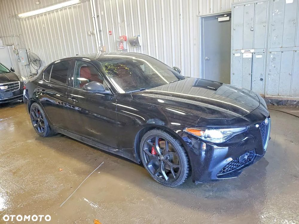 Alfa Romeo Giulia 2.0 Turbo 16V AT8-Q4 Ti - 2