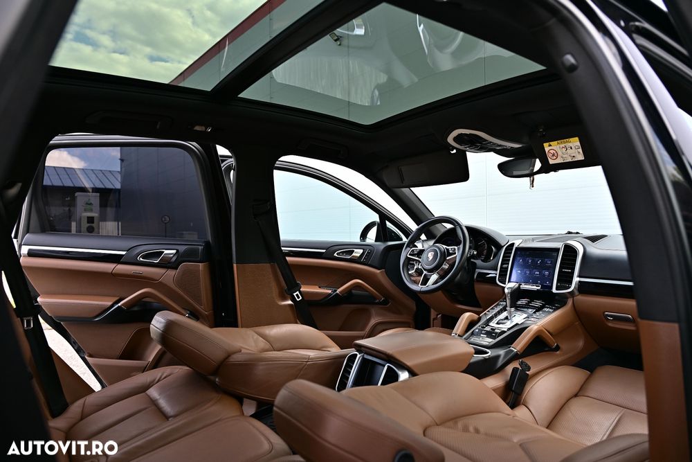 Porsche Cayenne 3.0 L - 8