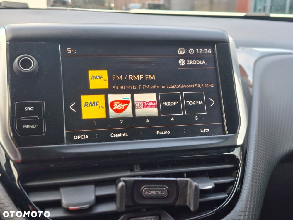 Peugeot 2008 1.2 Pure Tech GPF Signature S&S - 10