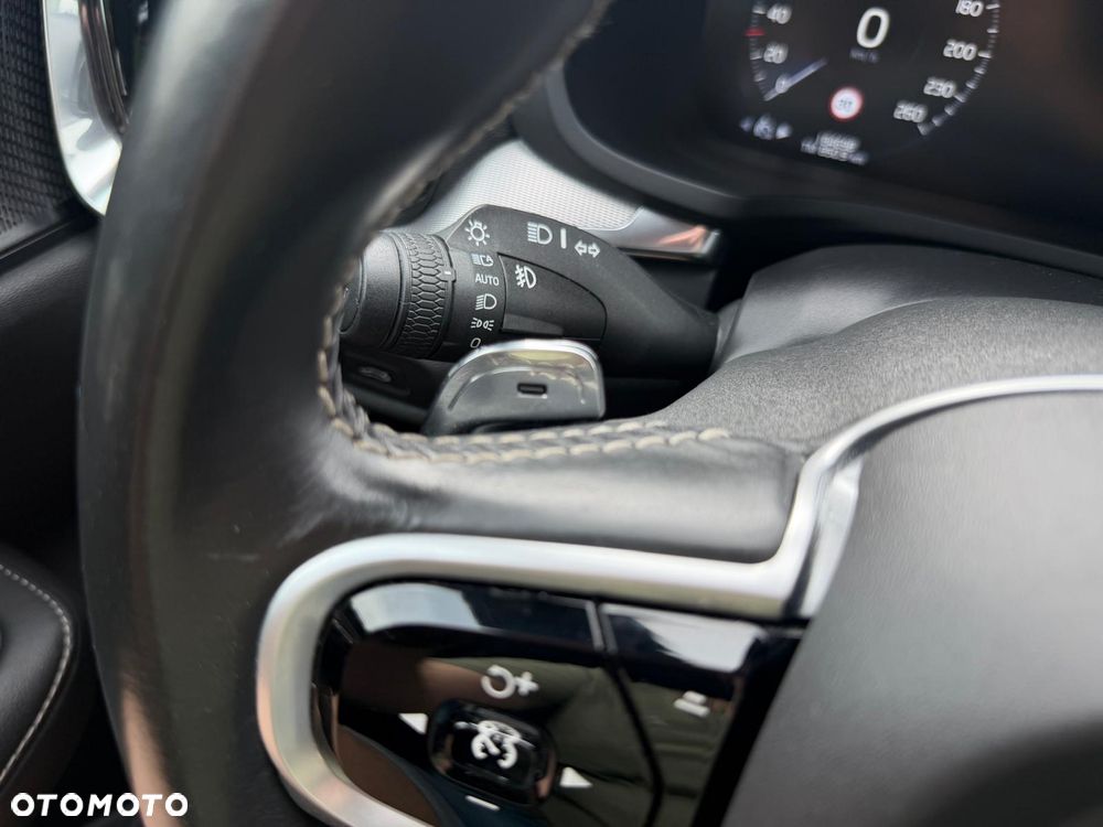 Volvo V60 D4 AWD Geartronic R-Design - 34