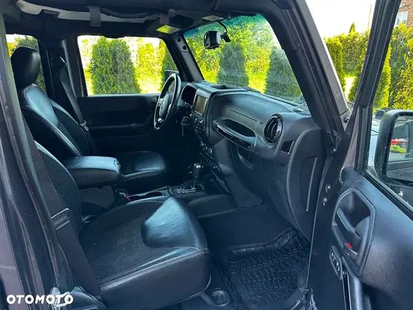 Jeep Wrangler 3.6 Unlim Sahara - 25