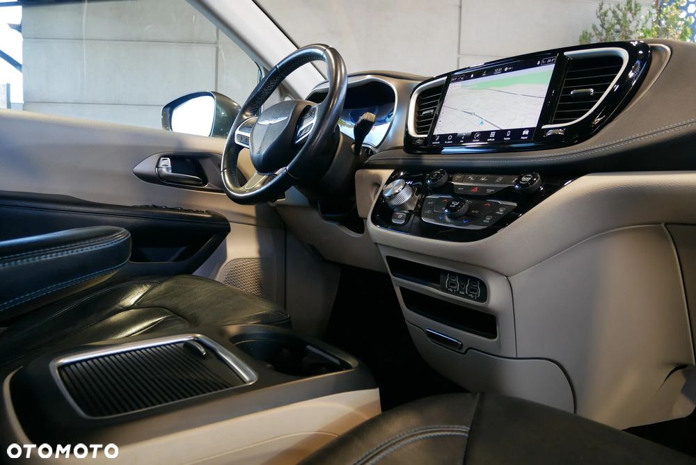 Chrysler Pacifica - 27