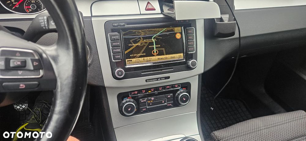 Volkswagen Passat 1.6 TDI DPF BlueMotion Technology Comfortline - 22