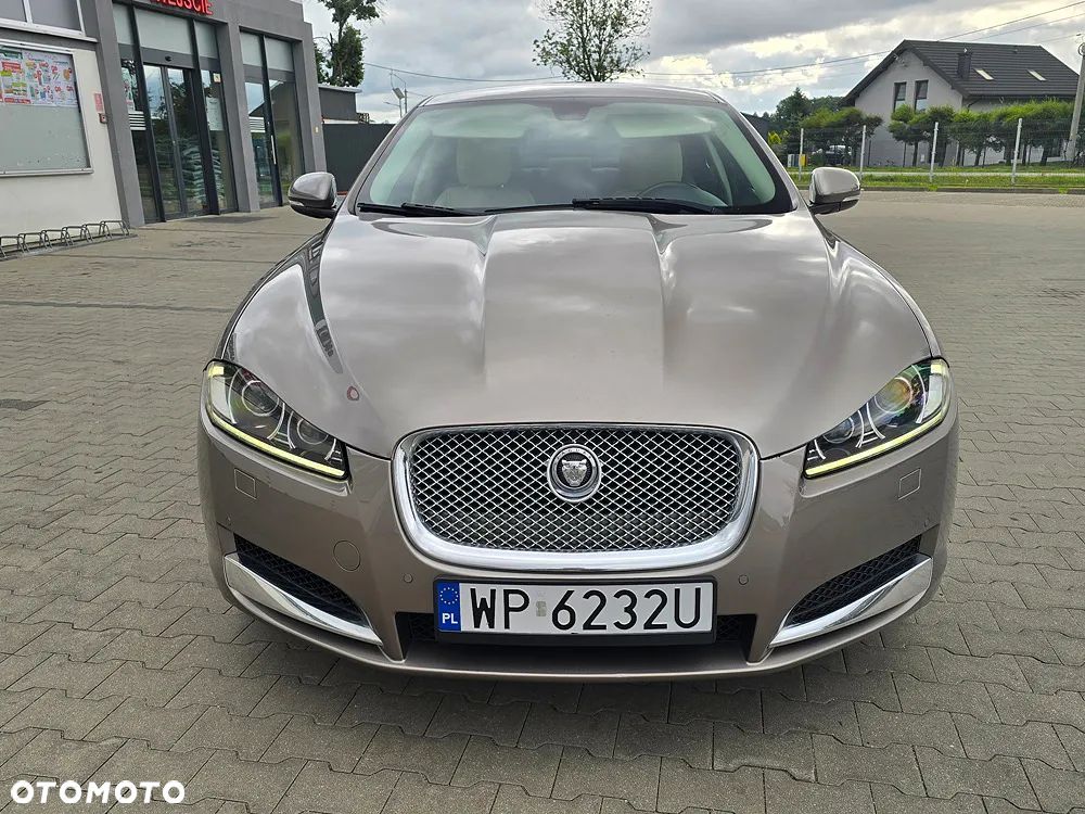 Jaguar XF 2.2 D Premium Luxury - 4