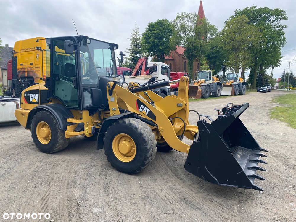 Caterpillar CAT 907H2, 2014 ROK, 4900 MTH, ŁYŻKA OTWIERANA + WIDŁY, z NIEMIEC, - 9