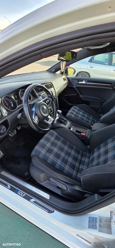 Volkswagen Golf - 22