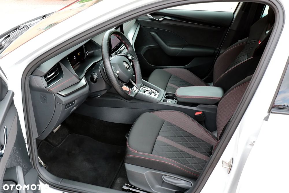 Skoda Octavia 2.0 TDI DSG RS - 24